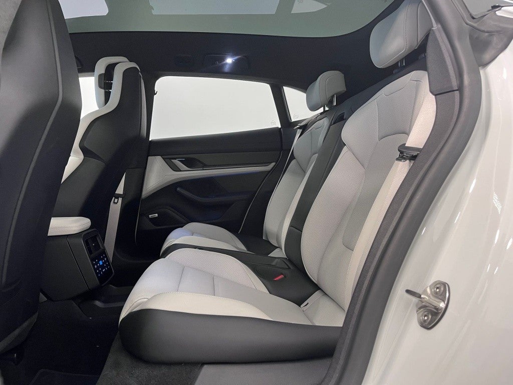 Porsche Taycan Turbo S Cross Turismo