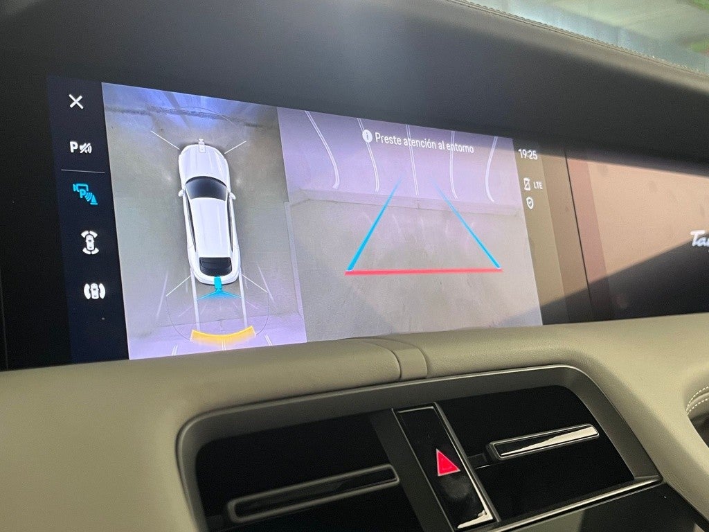 Porsche Taycan Turbo S Cross Turismo