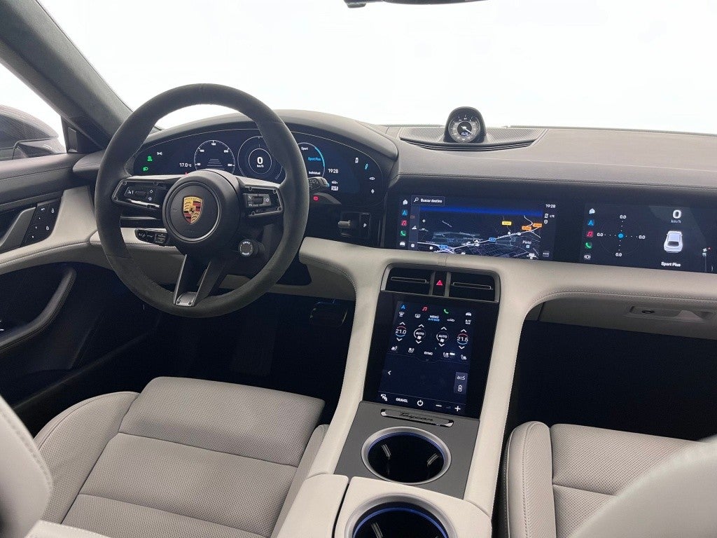 Porsche Taycan Turbo S Cross Turismo