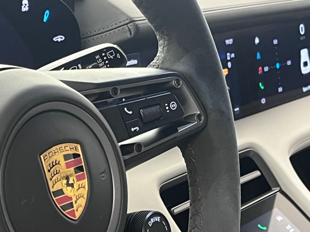 Porsche Taycan Turbo S Cross Turismo
