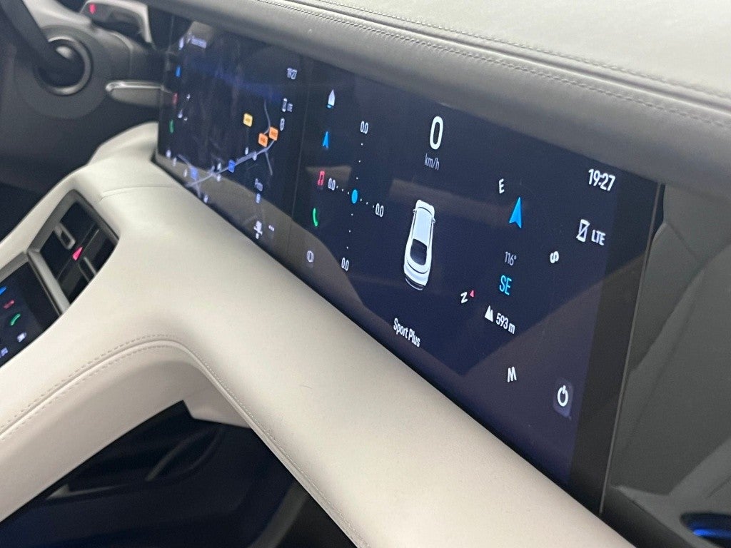 Porsche Taycan Turbo S Cross Turismo