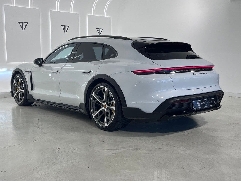 Porsche Taycan Turbo S Cross Turismo