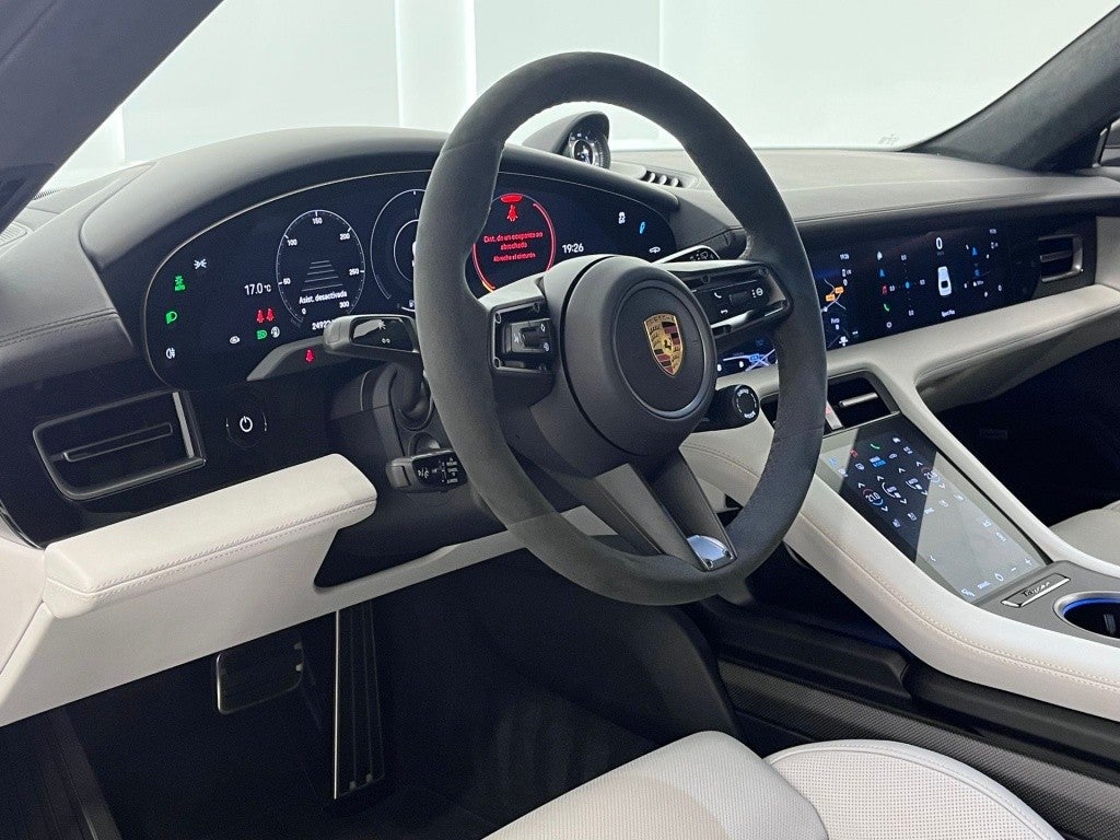 Porsche Taycan Turbo S Cross Turismo