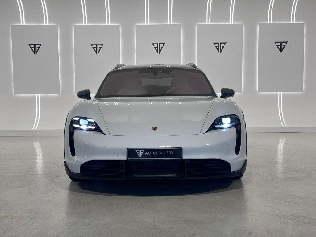 Porsche Taycan Turbo S Cross Turismo