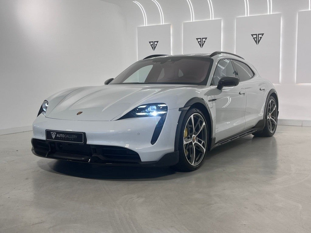 Porsche Taycan Turbo S Cross Turismo