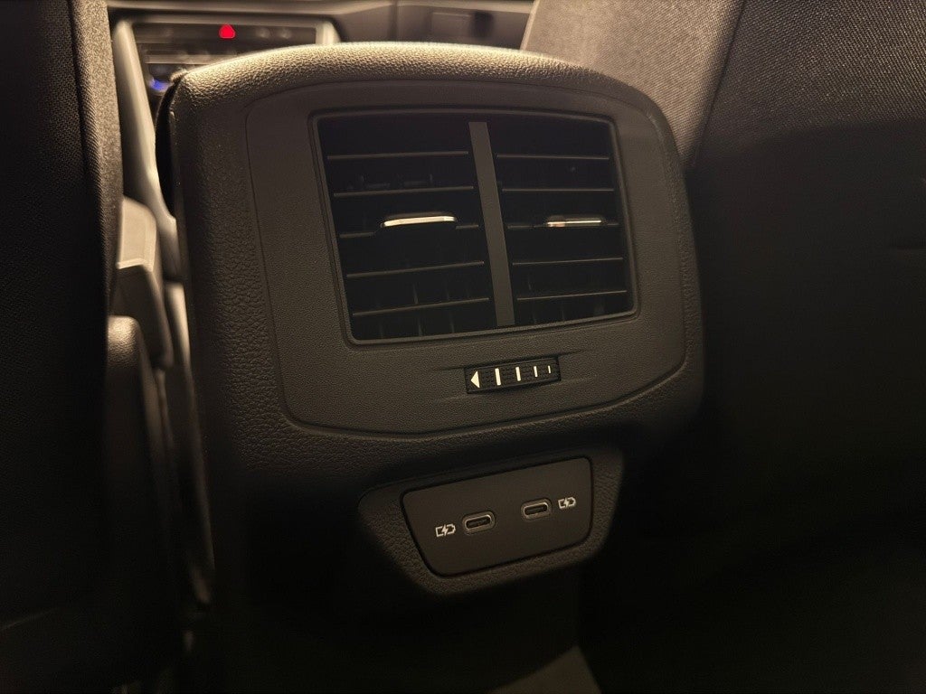 Volkswagen T-Roc 1.5 TSI Dark DSG7 110KW