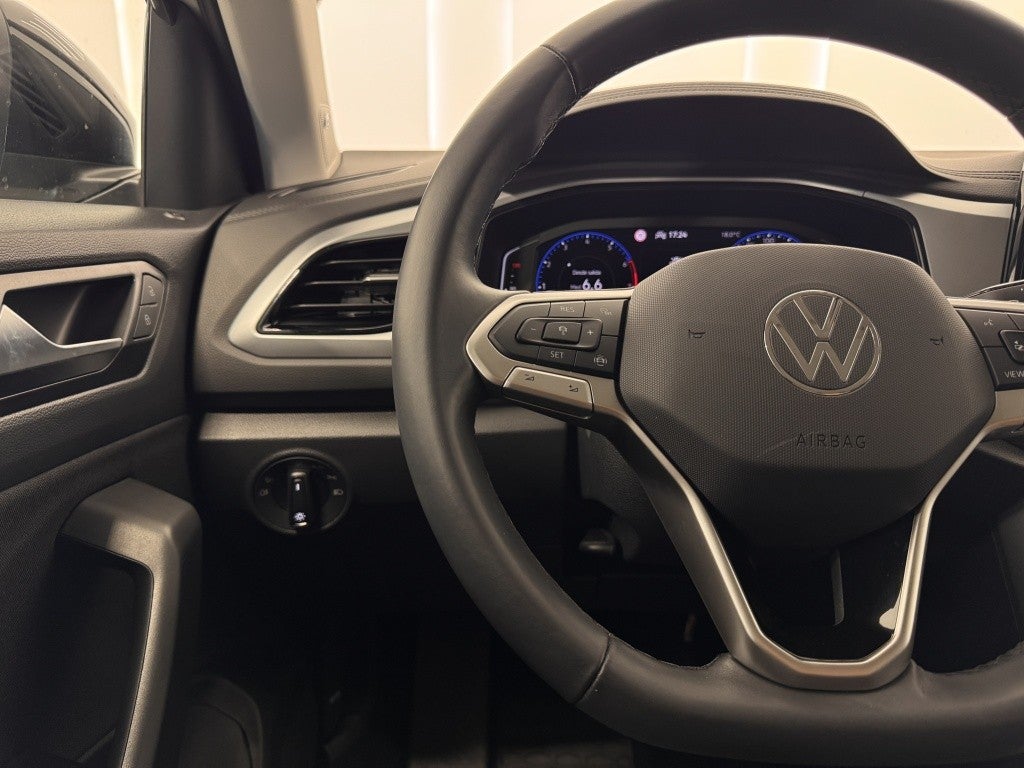 Volkswagen T-Roc 1.5 TSI Dark DSG7 110KW