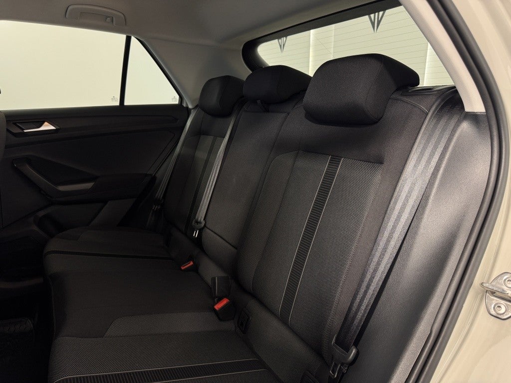 Volkswagen T-Roc 1.5 TSI Dark DSG7 110KW