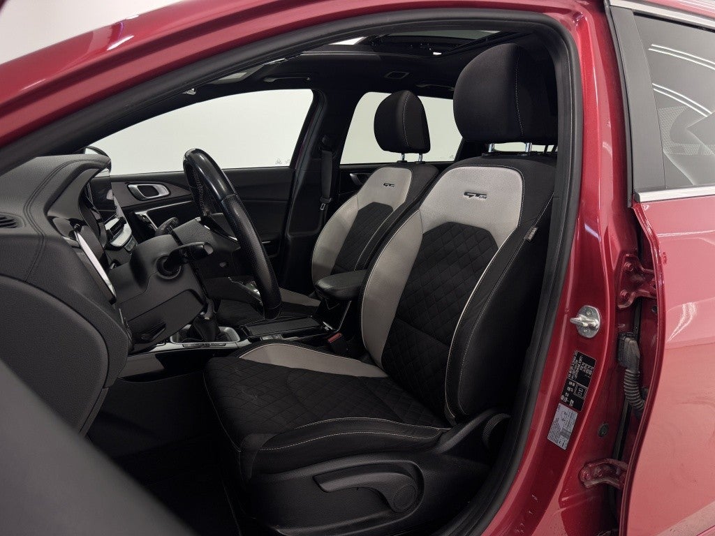 Kia Ceed Tourer 1.6 MHEV iMT GT Line 136