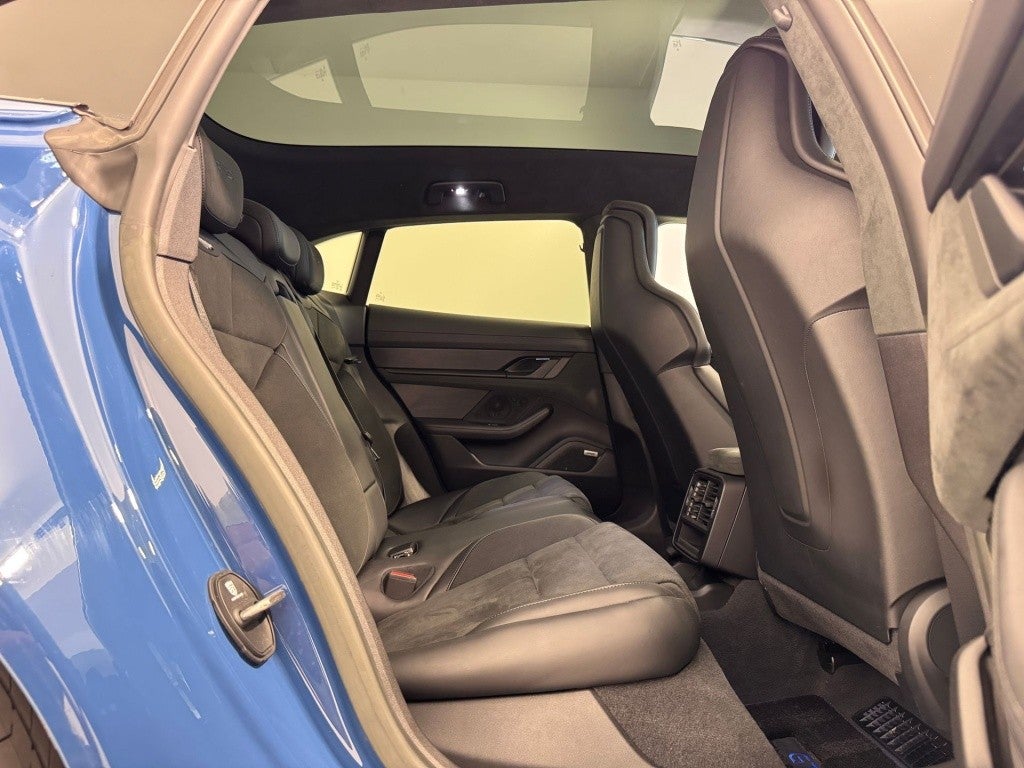 Porsche Taycan GTS Sport Turismo