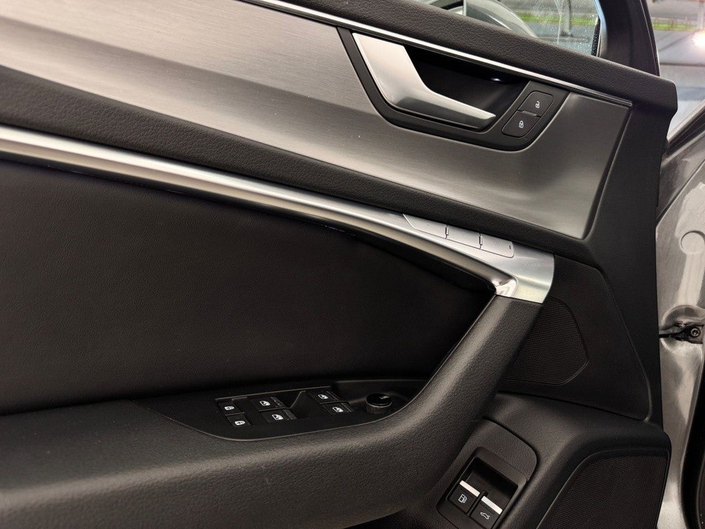 Audi A6 Avant 55 TFSIe quattro-ultra Black line S tronic