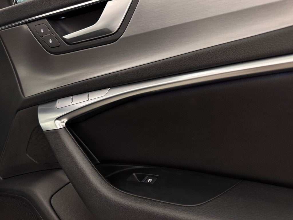 Audi A6 Avant 55 TFSIe quattro-ultra Black line S tronic