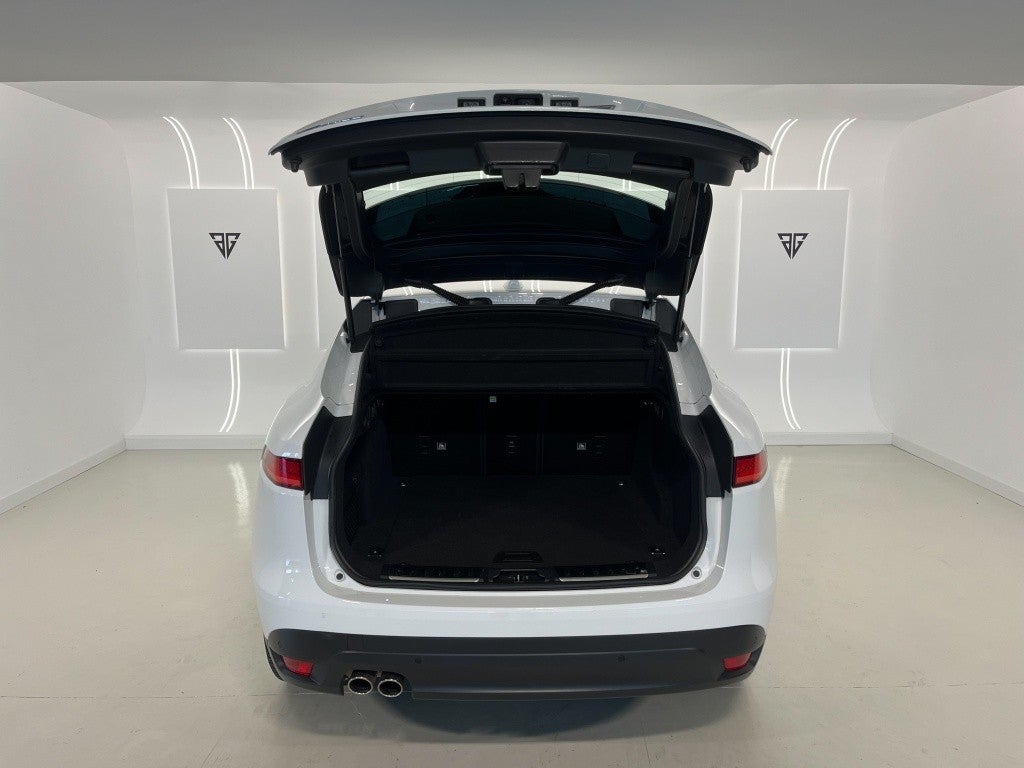 Jaguar F-Pace 2.0i4D Pure RWD 163