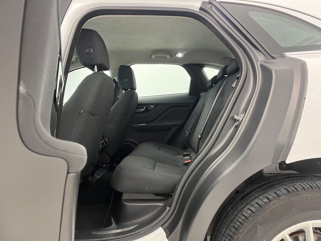 Jaguar F-Pace 2.0i4D Pure RWD 163