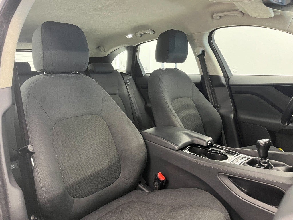 Jaguar F-Pace 2.0i4D Pure RWD 163