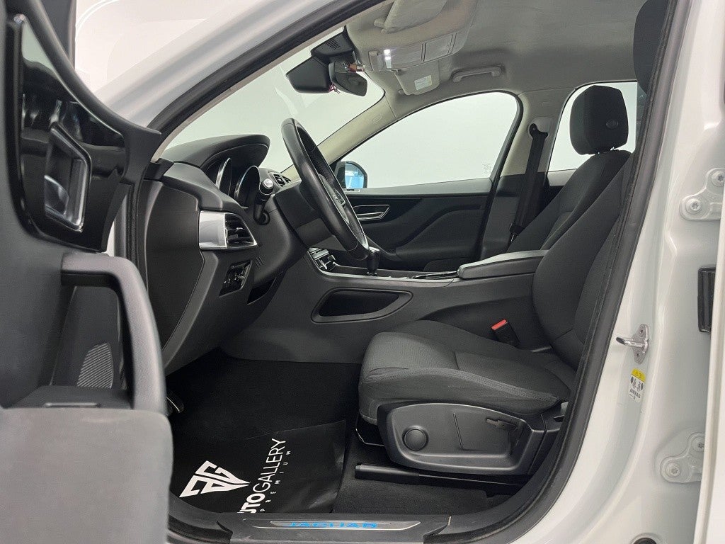 Jaguar F-Pace 2.0i4D Pure RWD 163