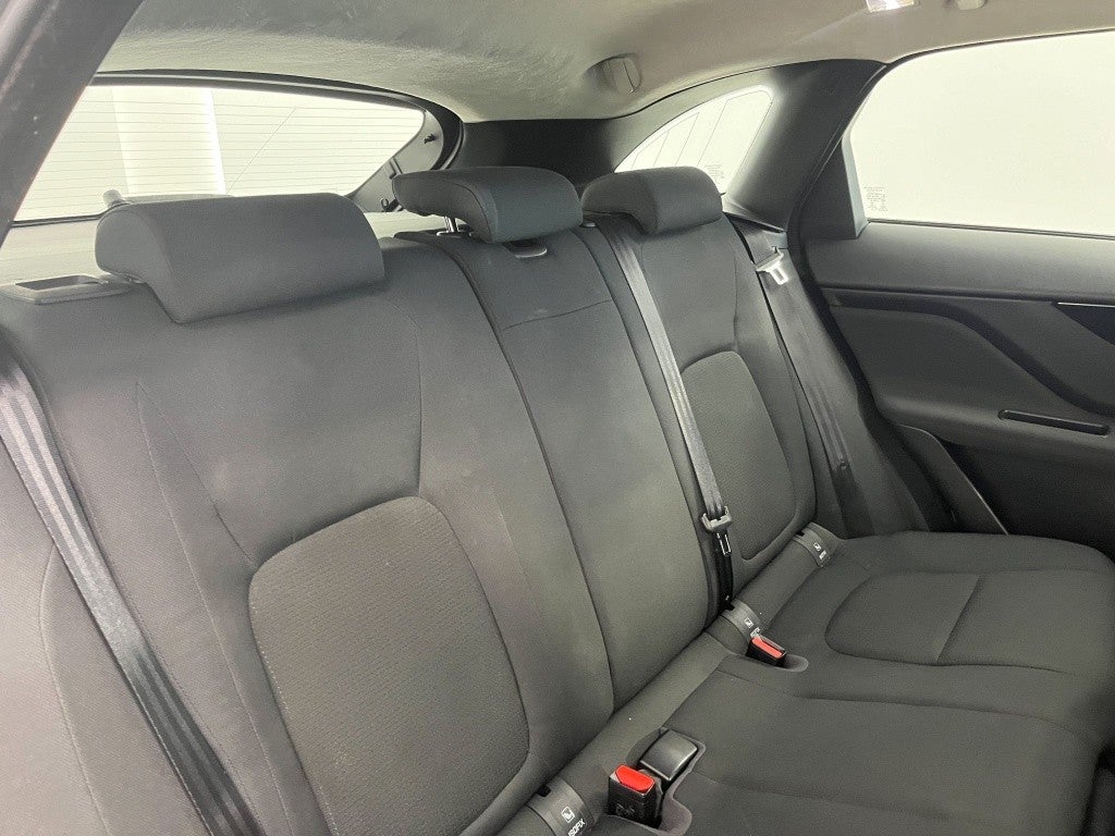 Jaguar F-Pace 2.0i4D Pure RWD 163