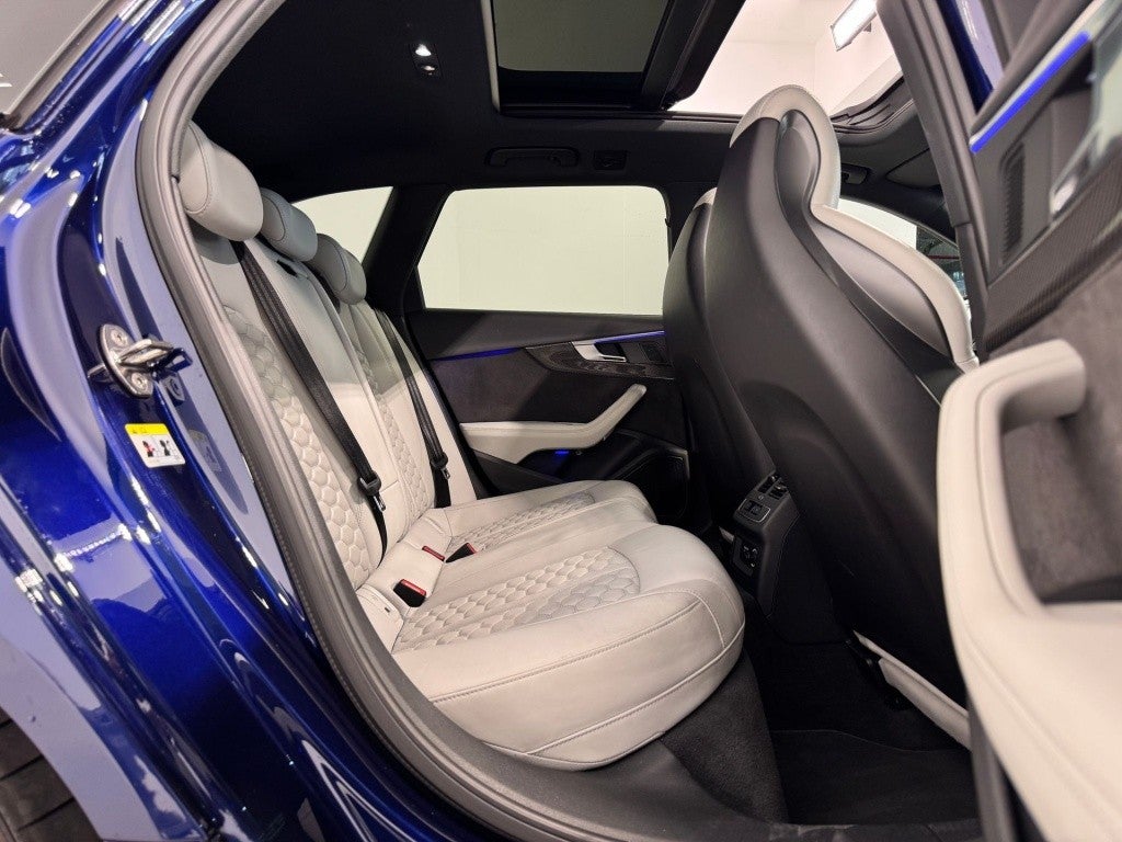 Audi A4 RS4 Avant TFSI quattro tiptronic