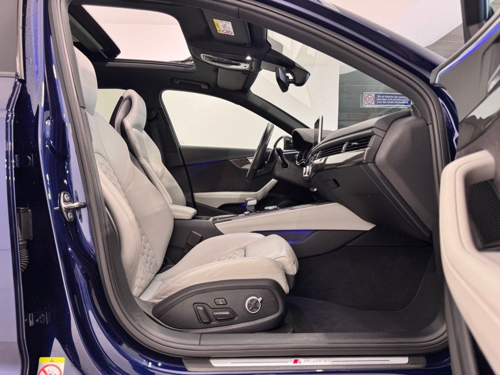 Audi A4 RS4 Avant TFSI quattro tiptronic