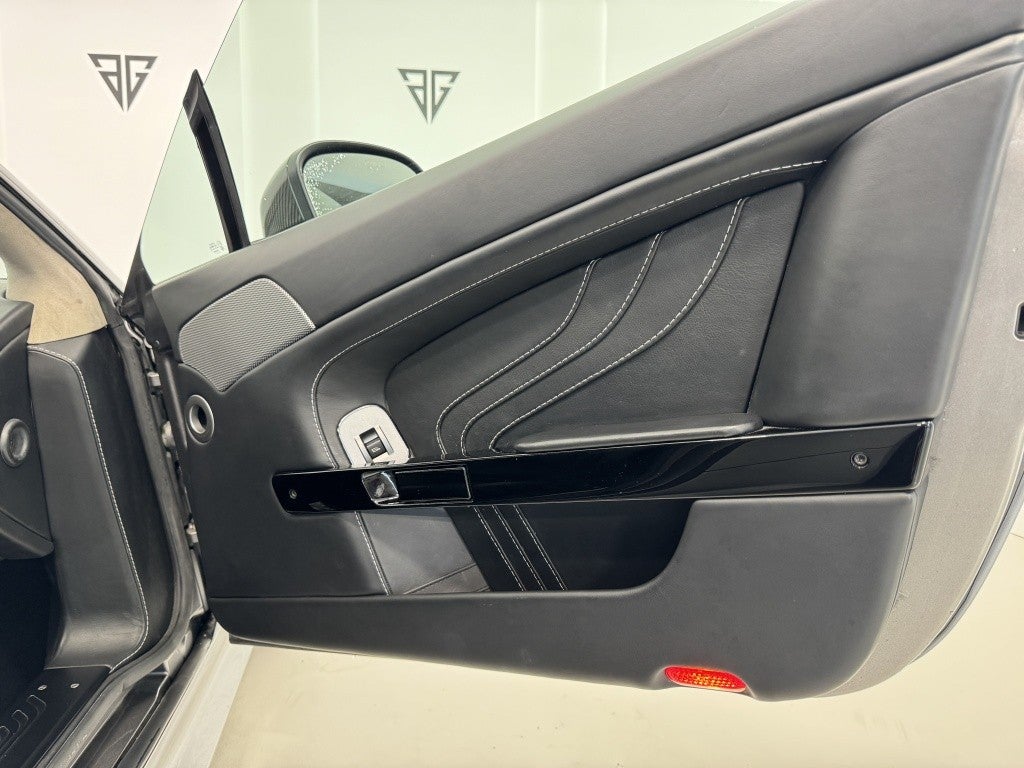 Aston Martin Vantage S