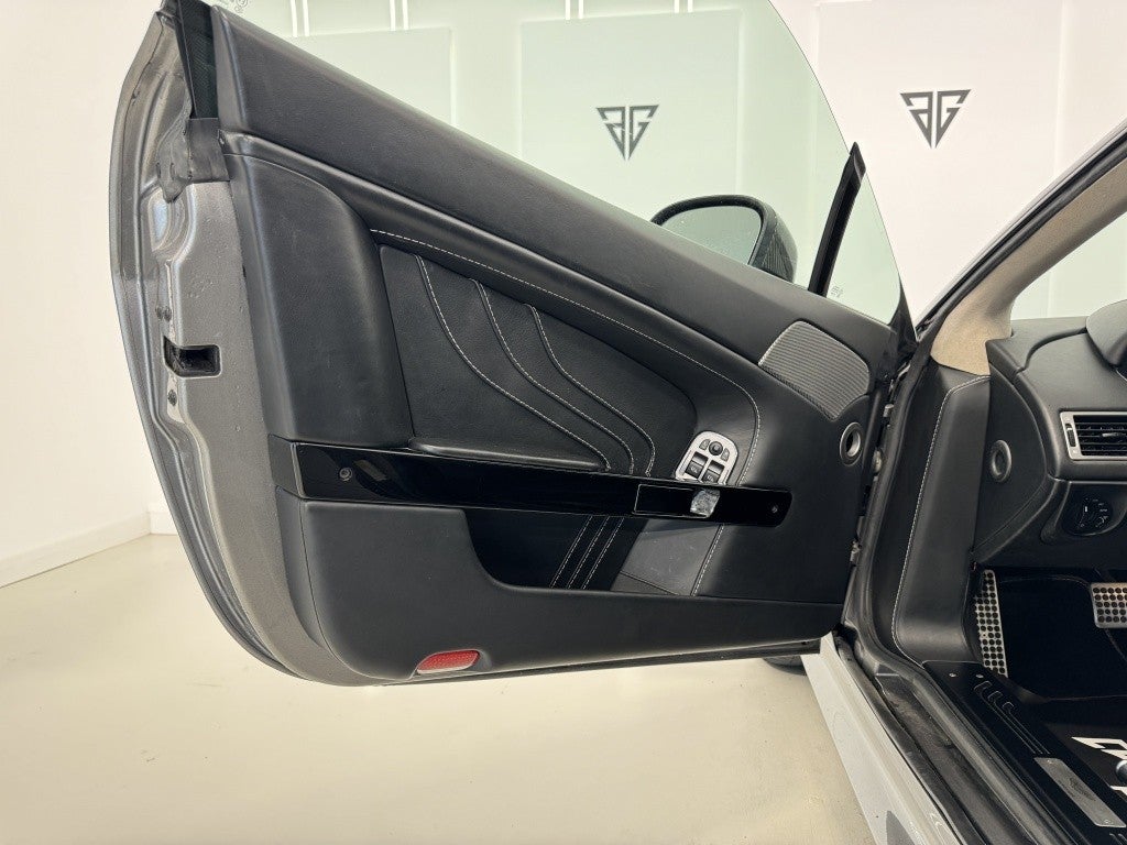 Aston Martin Vantage S