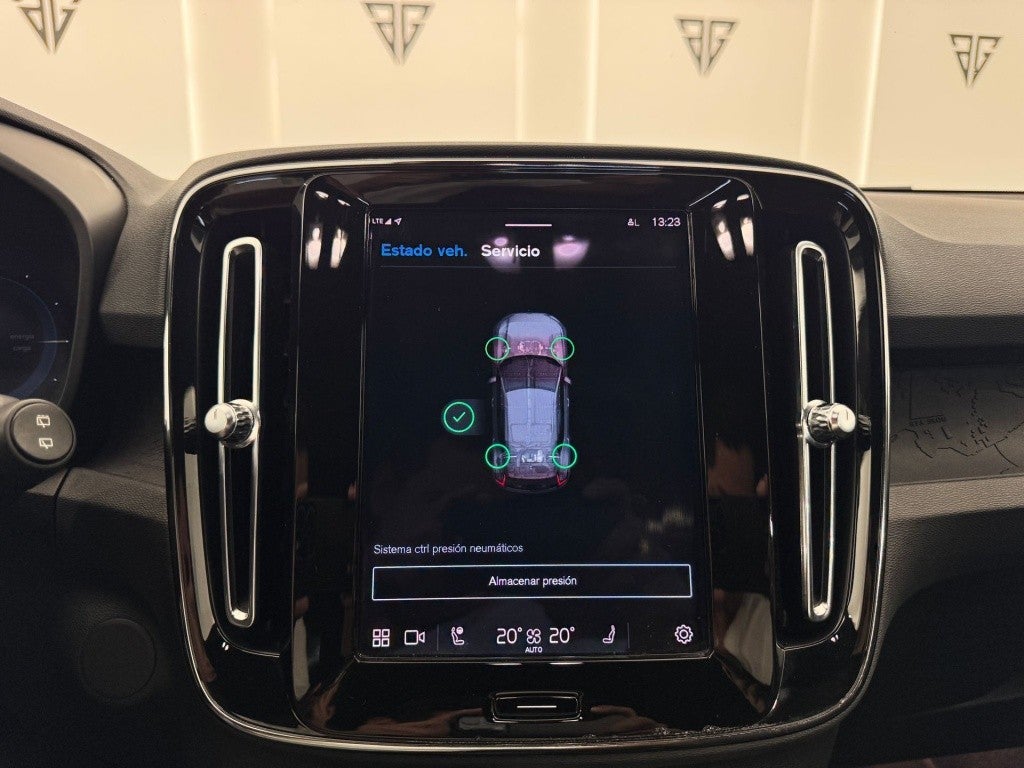 Volvo XC40 P8 Recharge Core Eléctrico Puro