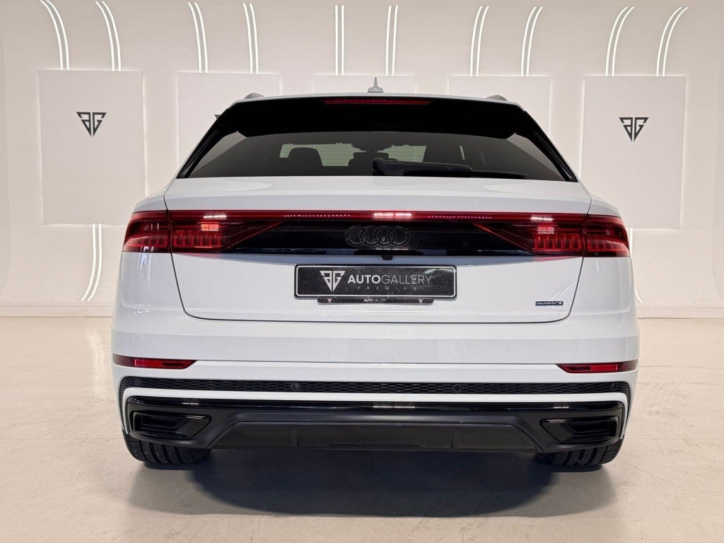 Audi Q8 55 TFSIe S line quattro