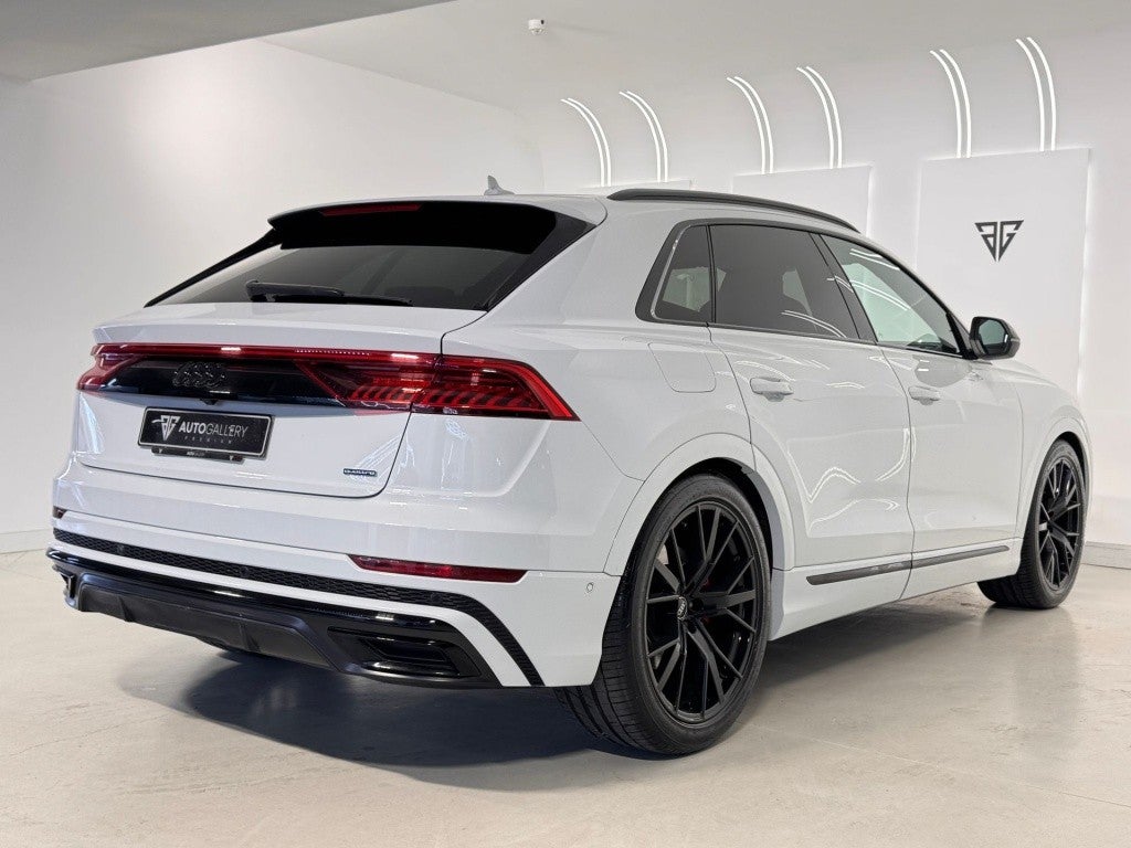 Audi Q8 55 TFSIe S line quattro