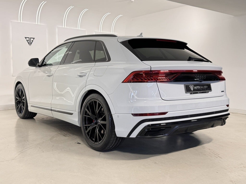 Audi Q8 55 TFSIe S line quattro