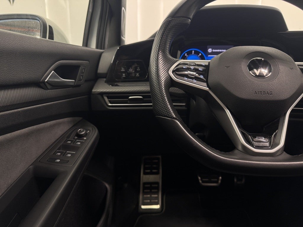 Volkswagen Golf 2.0TDI R-Line DSG7 110kW