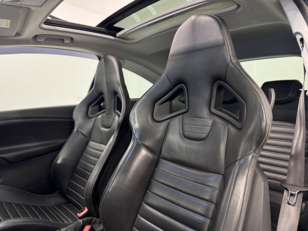 Opel Corsa 1.6 Turbo OPC 210