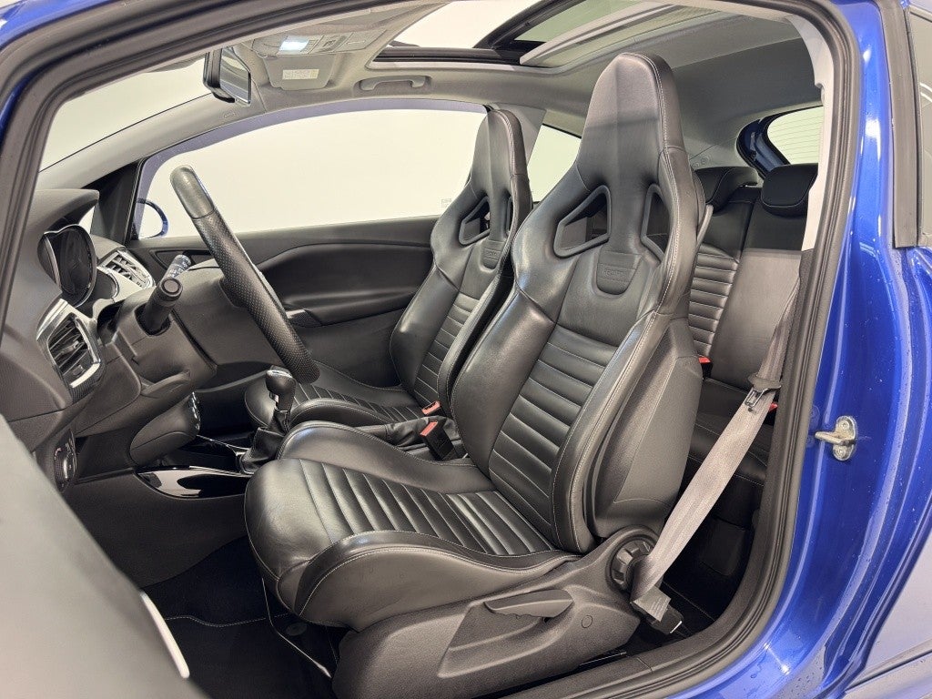 Opel Corsa 1.6 Turbo OPC 210