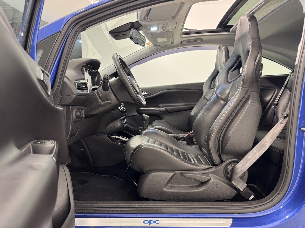 Opel Corsa 1.6 Turbo OPC 210