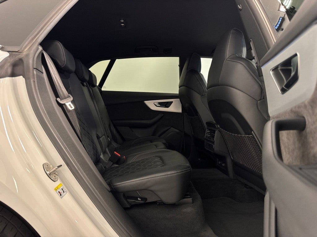 Audi Q8 55 TFSIe S line quattro