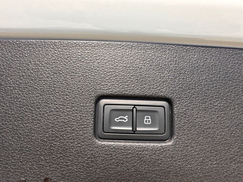 Audi Q8 55 TFSIe S line quattro