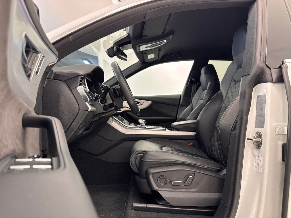 Audi Q8 55 TFSIe S line quattro