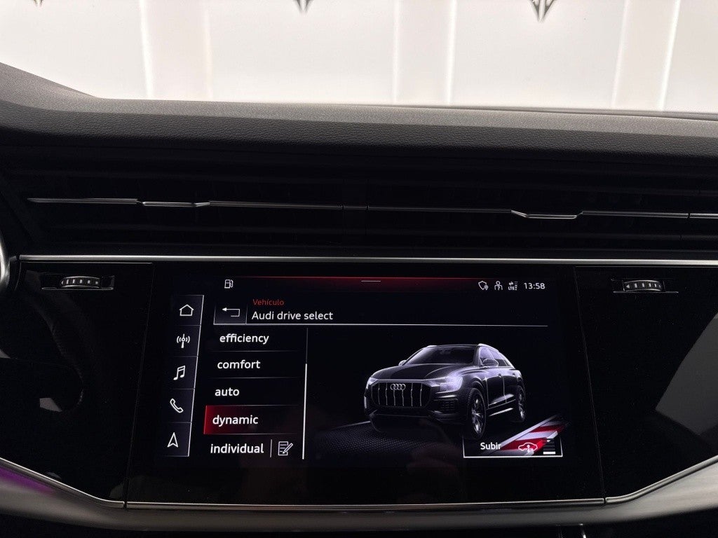 Audi Q8 55 TFSIe S line quattro