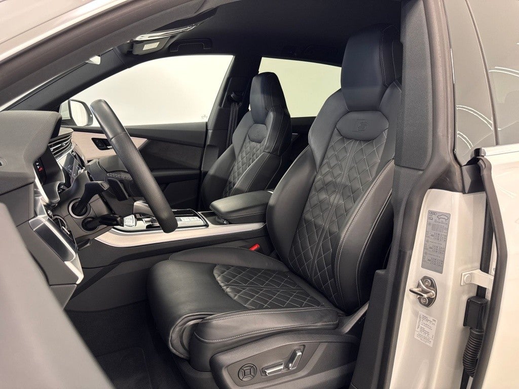 Audi Q8 55 TFSIe S line quattro