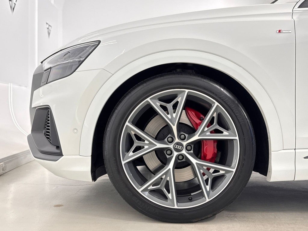 Audi Q8 55 TFSIe S line quattro