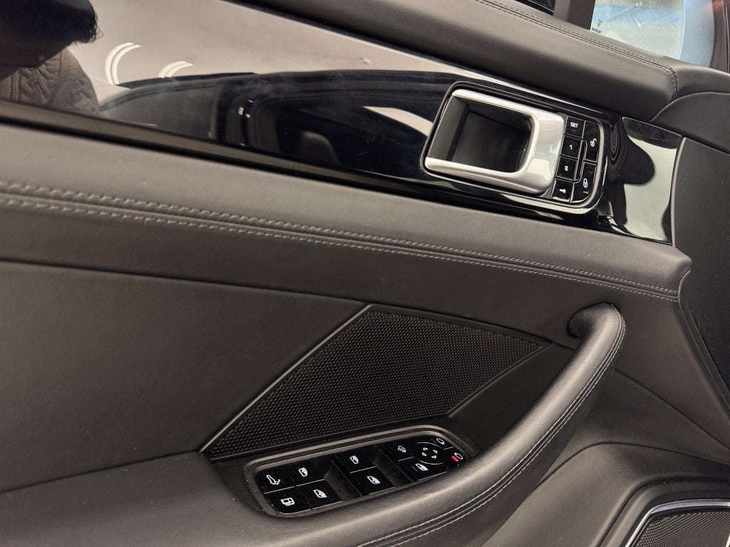 Porsche Panamera 4 e-Hybrid