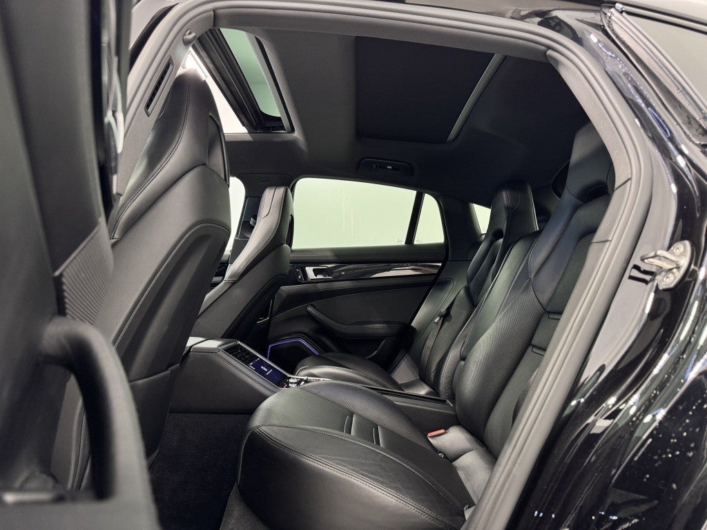 Porsche Panamera 4 e-Hybrid