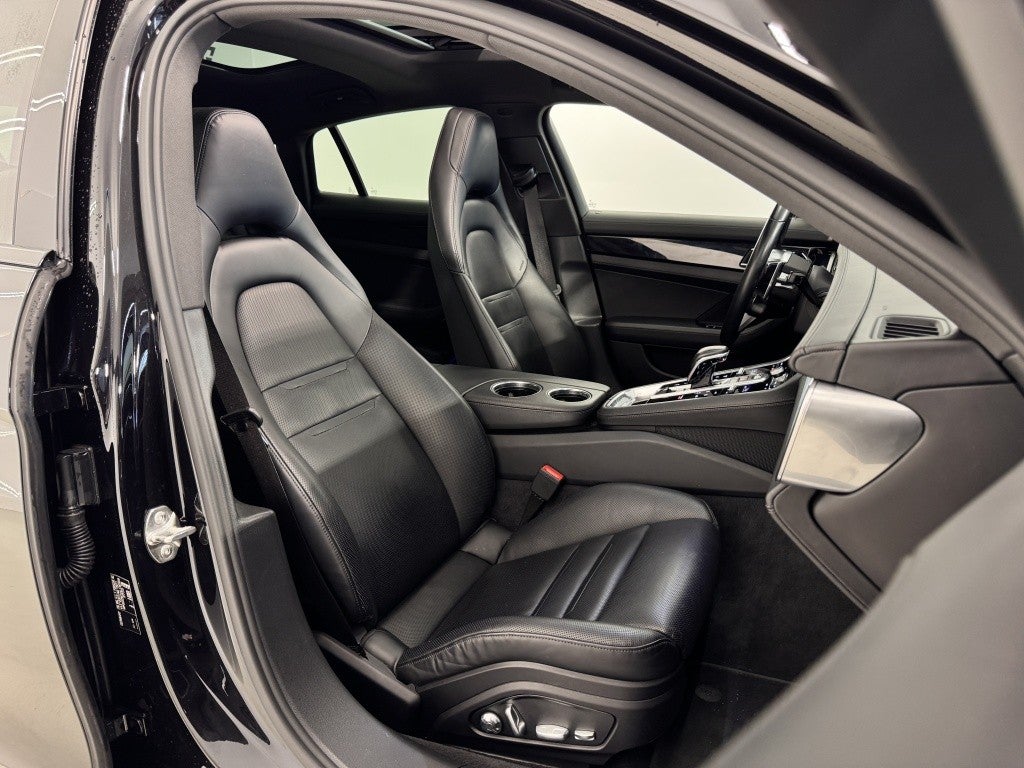 Porsche Panamera 4 e-Hybrid