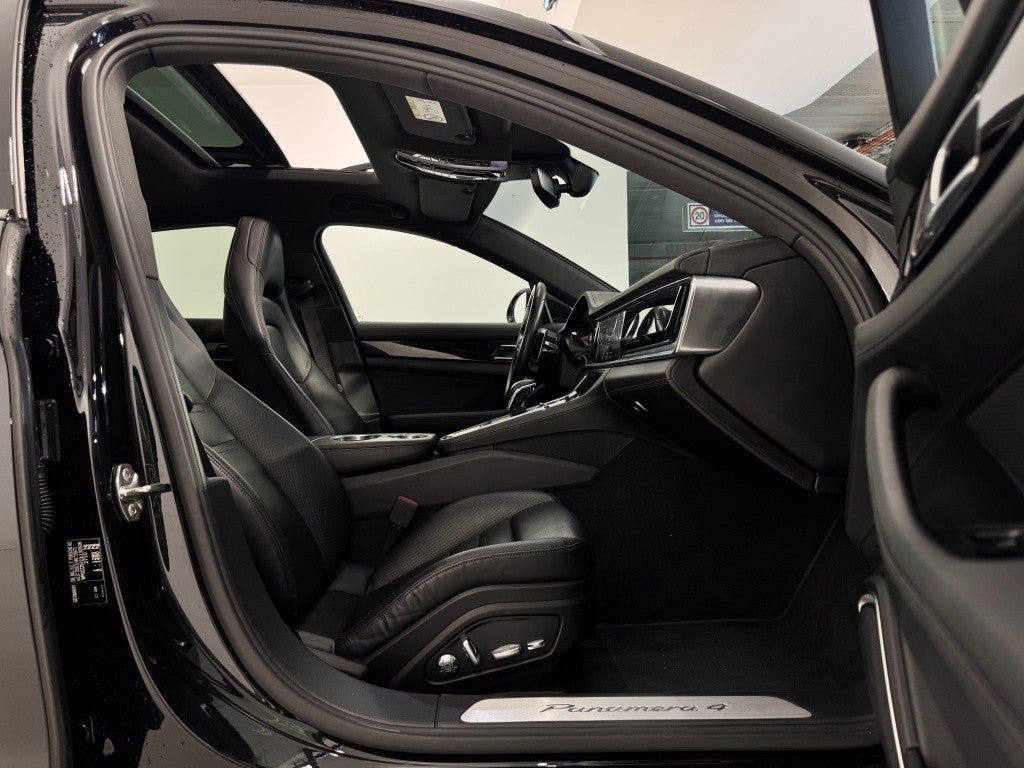 Porsche Panamera 4 e-Hybrid