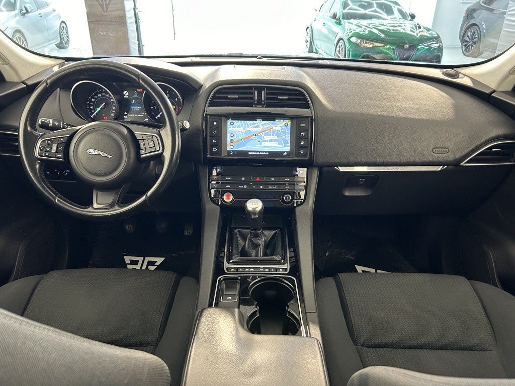 Jaguar F-Pace 2.0i4D Portfolio RWD 180