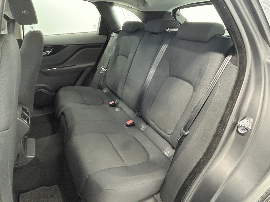 Jaguar F-Pace 2.0i4D Portfolio RWD 180