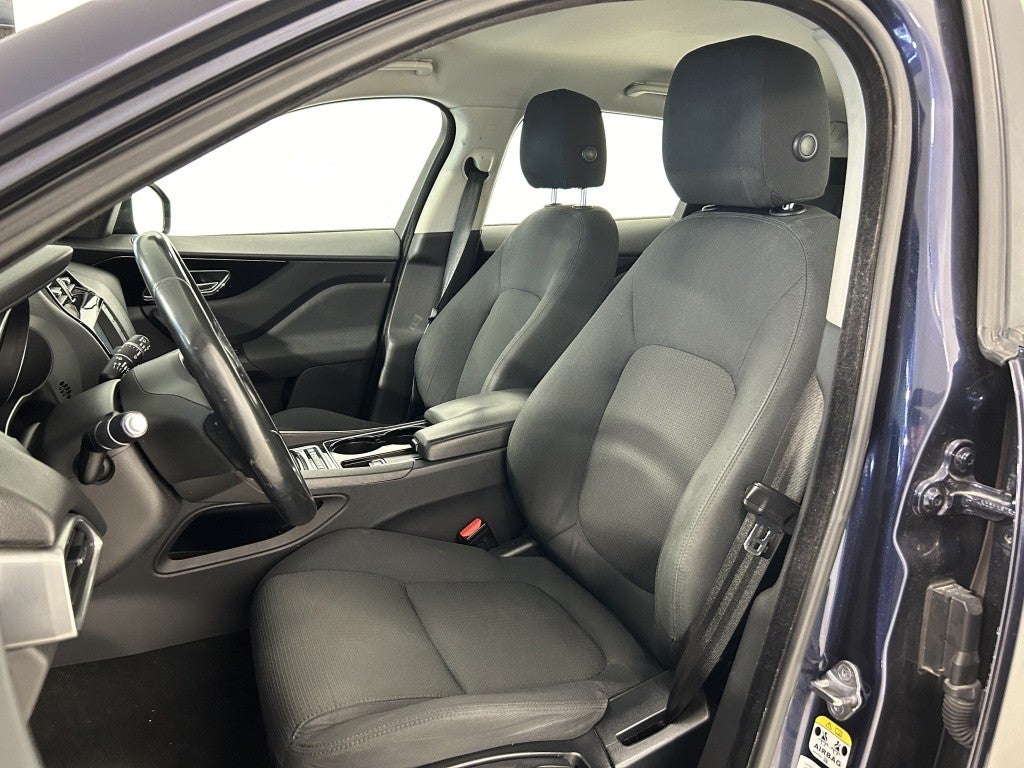 Jaguar F-Pace 2.0i4D Portfolio RWD 180