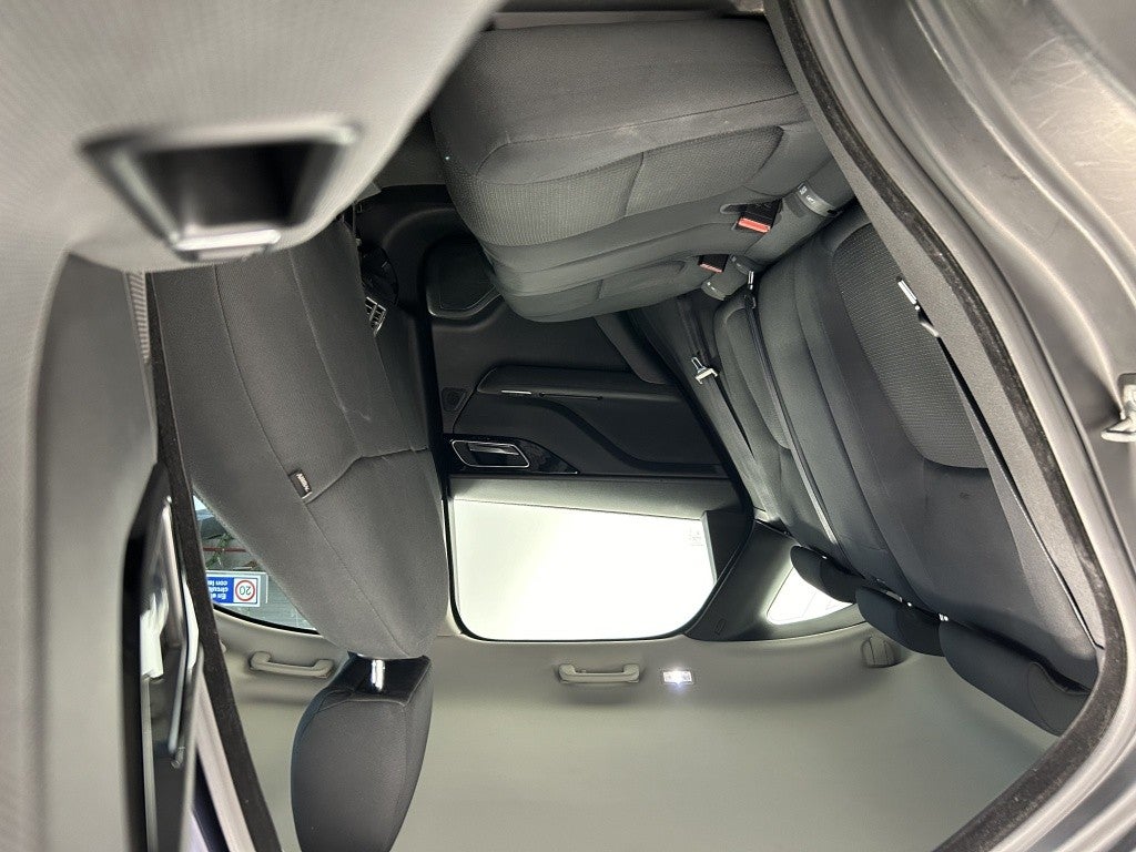 Jaguar F-Pace 2.0i4D Portfolio RWD 180