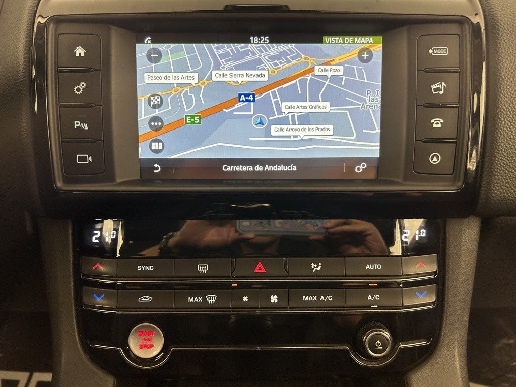 Jaguar F-Pace 2.0i4D Portfolio RWD 180