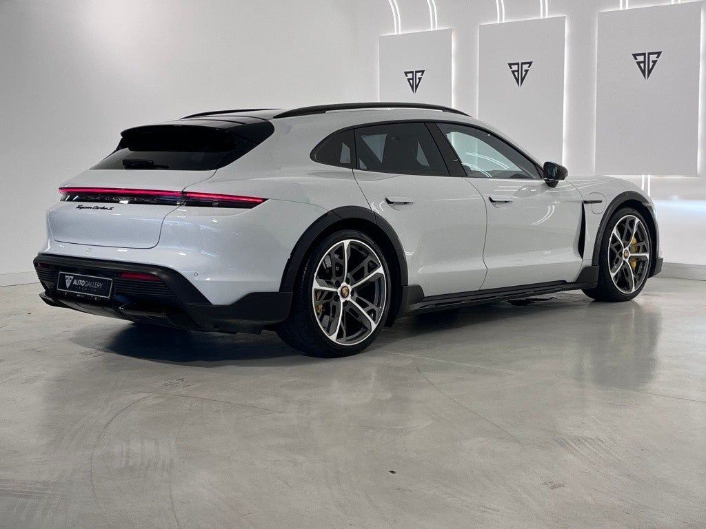 Porsche Taycan Turbo S Cross Turismo