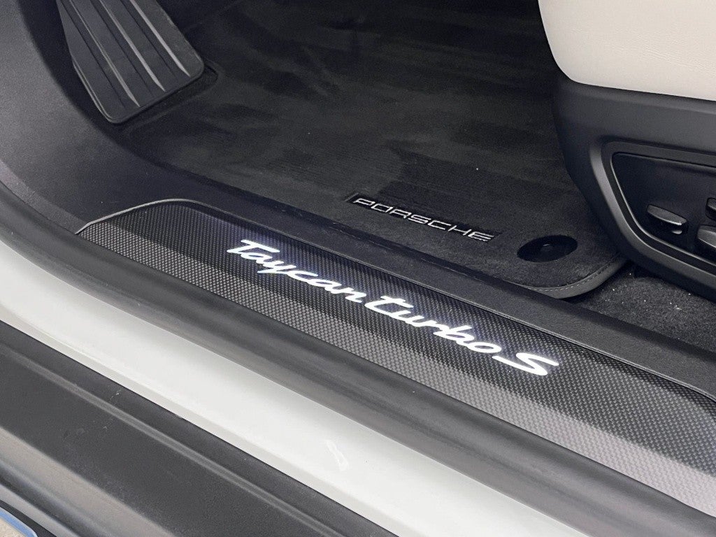 Porsche Taycan Turbo S Cross Turismo